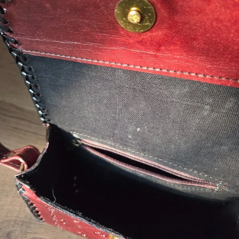 EUC VINTAGE GENUINE LEATHER SMALL TOOLED CROSSBODY BAG